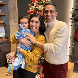 A beautiful photo of Erika and her husband Jason together with their beautiful and adorable baby girl, Isabela (Source: Instagram)